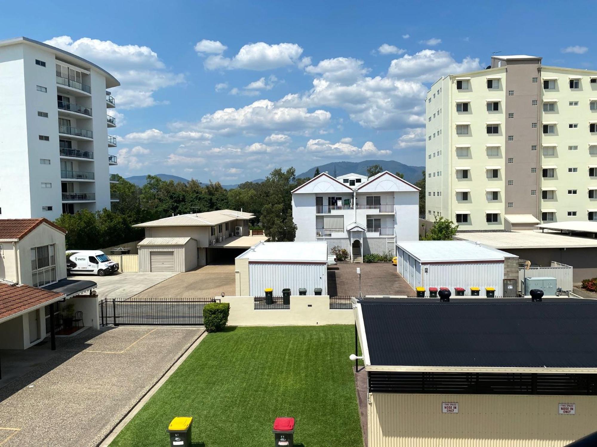 City Ville Apartments And Motel Рокгемптон Номер фото